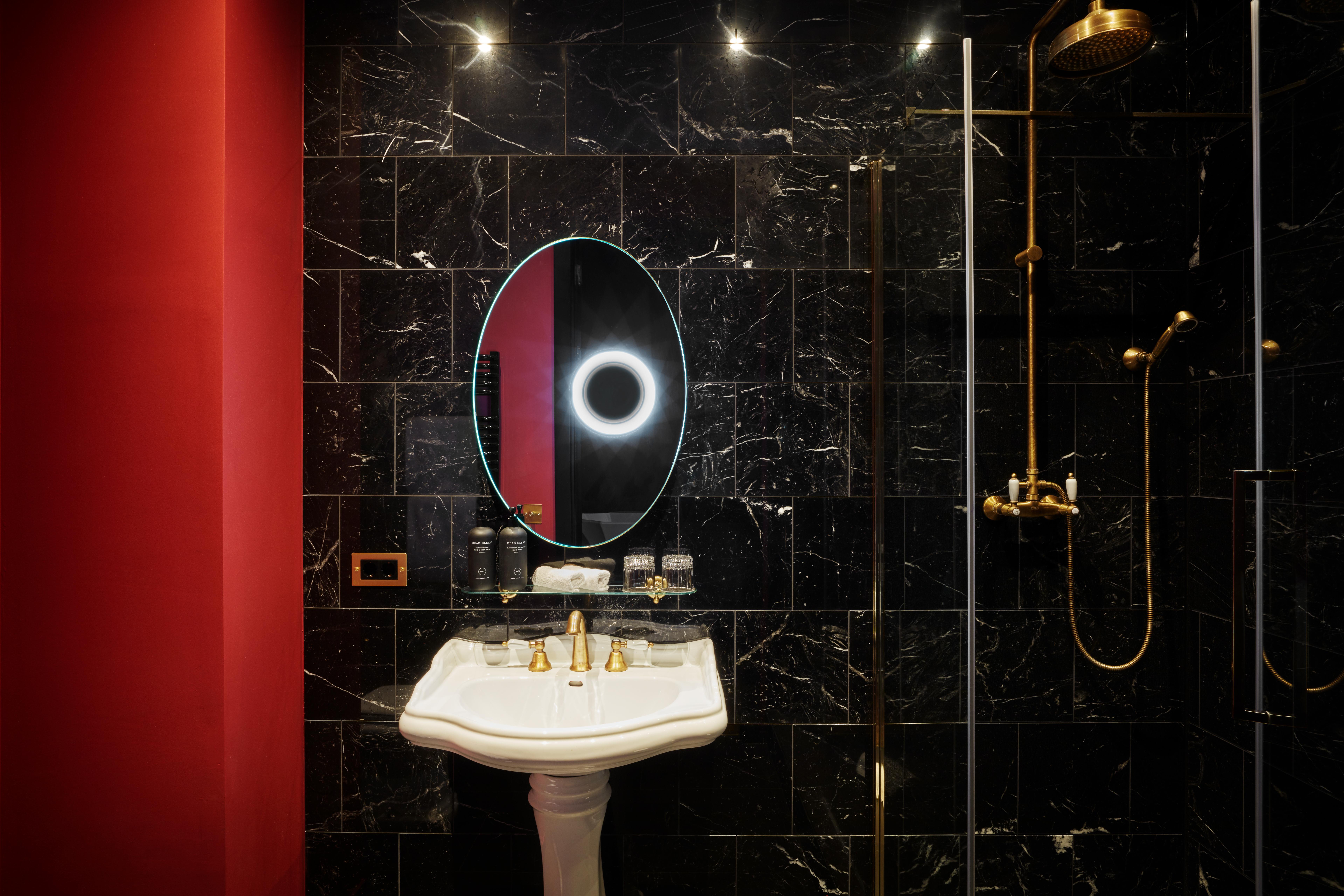 Provocateur 4*